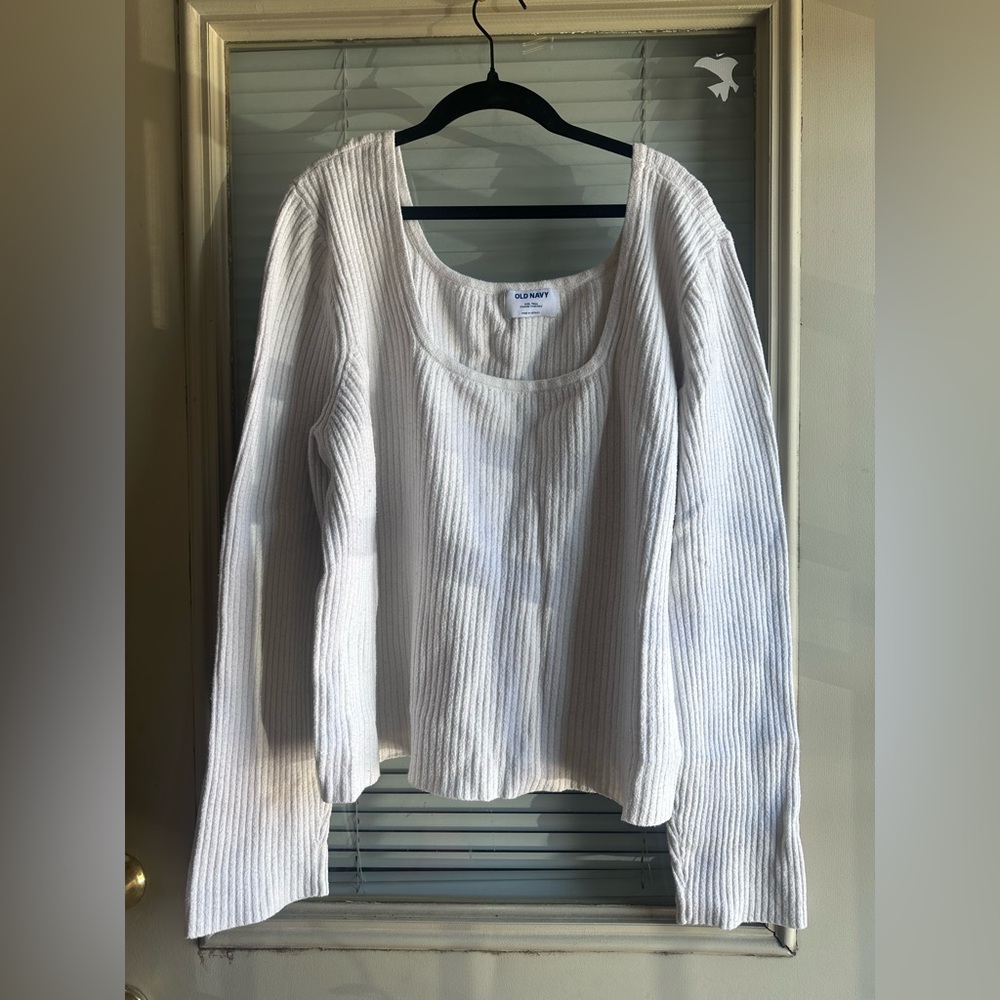 Old Navy White Ribbed sweater